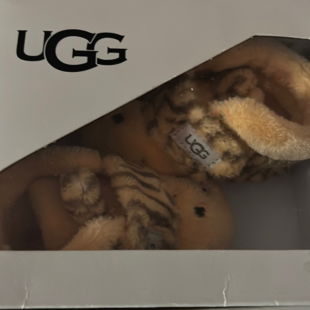 Slightly used UGG boot for baby girl or baby boy size small from 6 to 12 months.